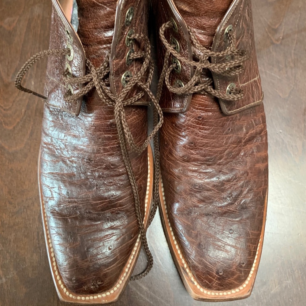 Full ostrich chukka boot in size 9